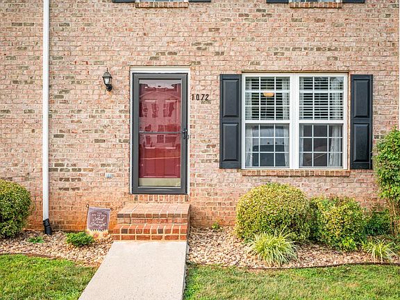 2nd image of 1072 Blue Ridge View Cir