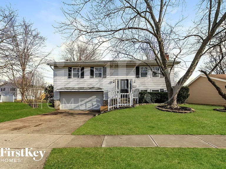 928 Cambridge Dr — Photo 1