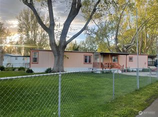111 Crystal Dr, Pasco, WA 99301