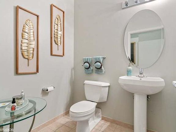 4th image of 2323 W Pershing Rd APT 331