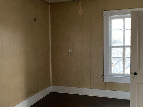 4th image of 501 S Silver St
