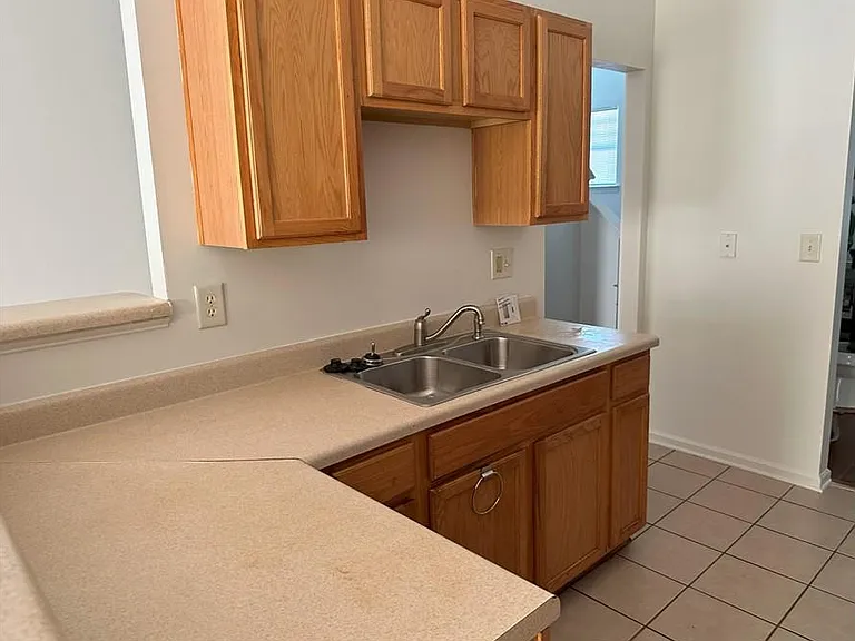 Ellenwood Dr — Photo 4