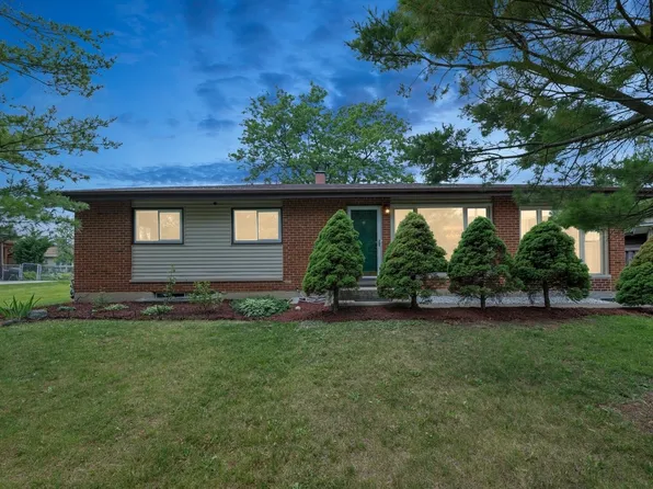 320 Pleasant St, Hoffman Estates, IL 60169