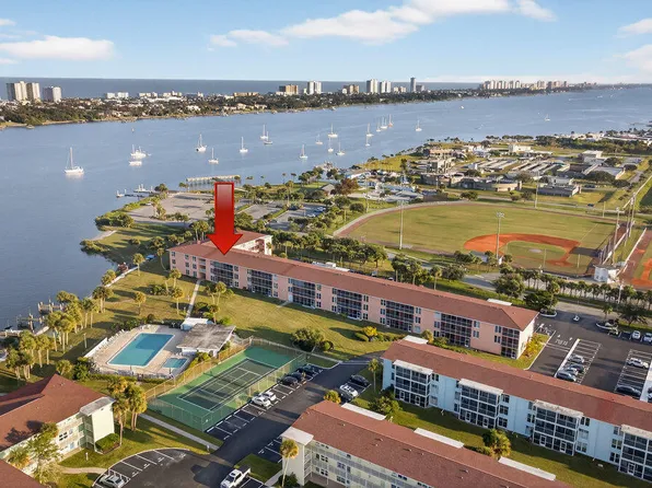 721 S Beach St #205, Daytona Beach, FL 32114