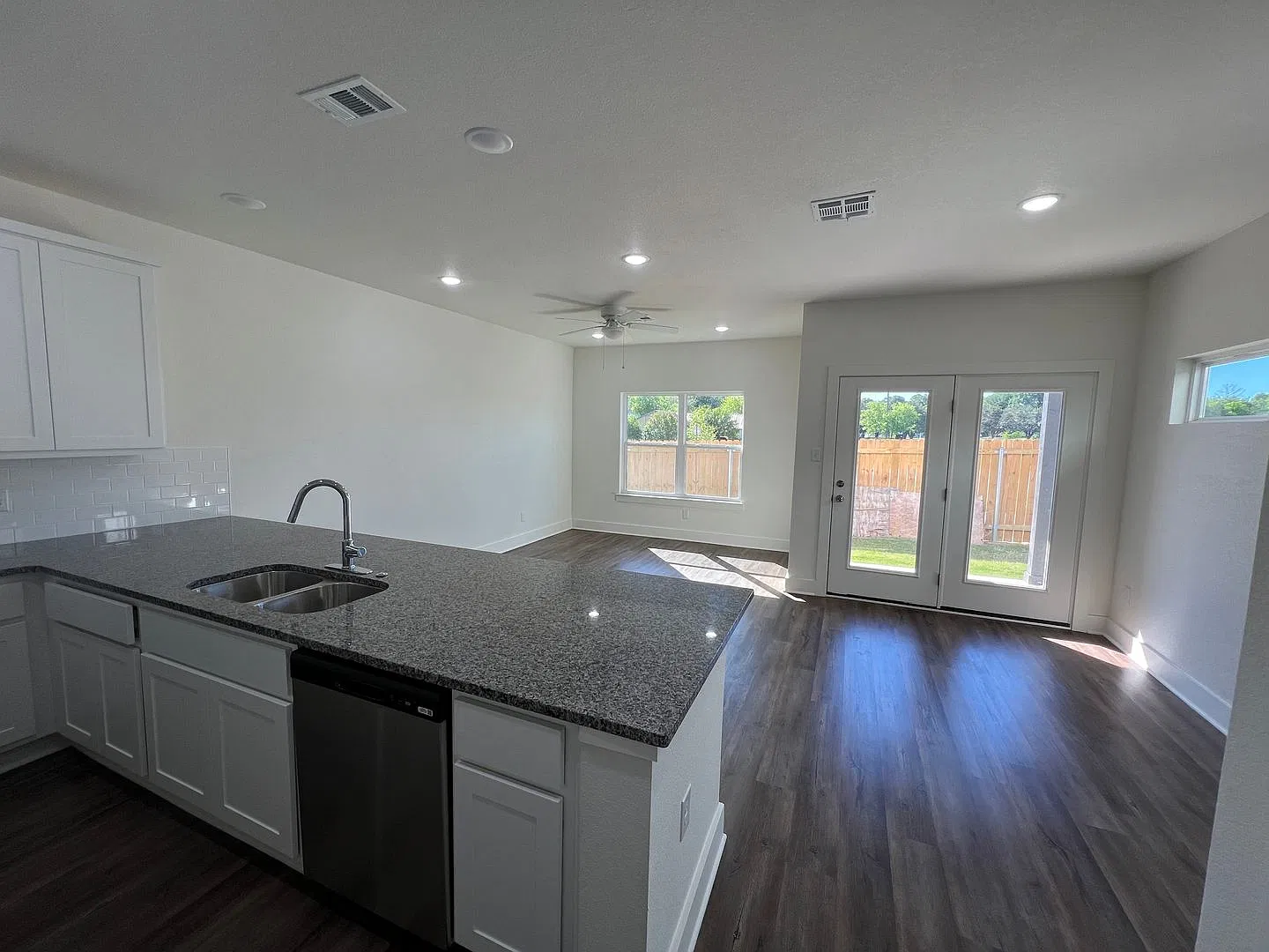 Newly built 3 and 4 bedroom townhomes available for rent! — Photo 4