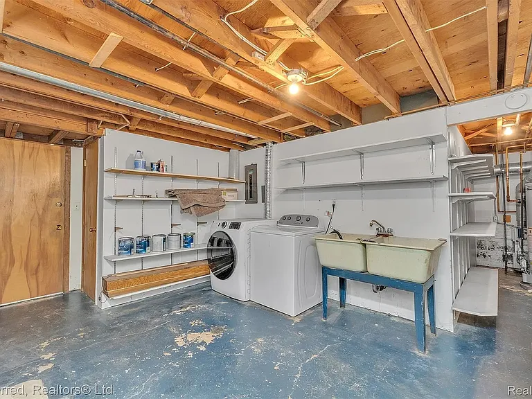 1558 Jones Dr — Photo 11