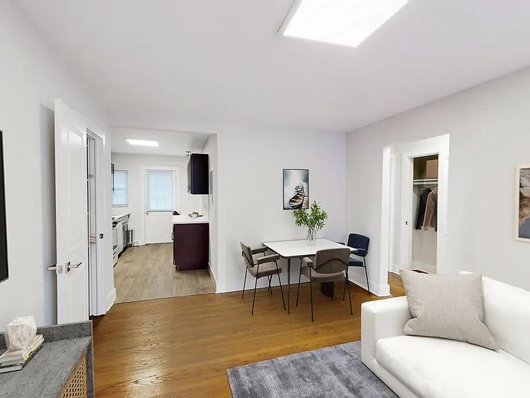 Lindcrest Apartments — Photo 10
