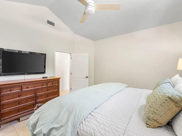 220 Seabreeze Cir — Photo 17