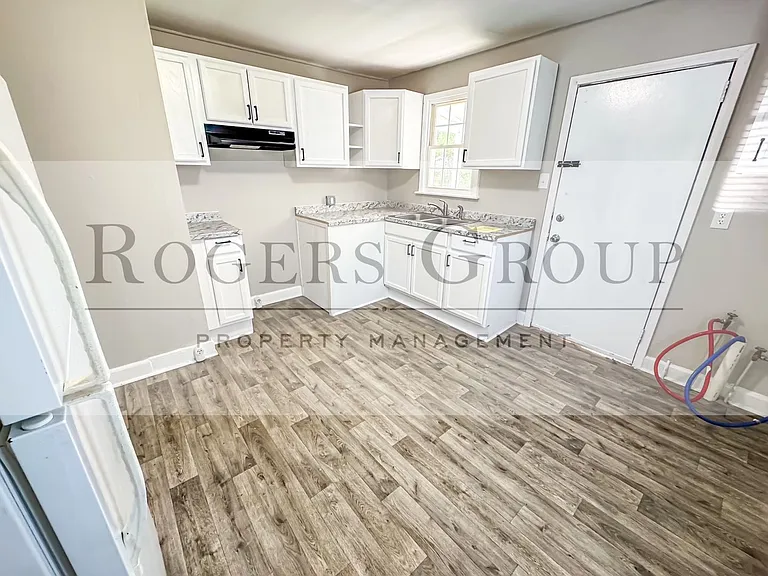 516 N Clark St — Photo 3