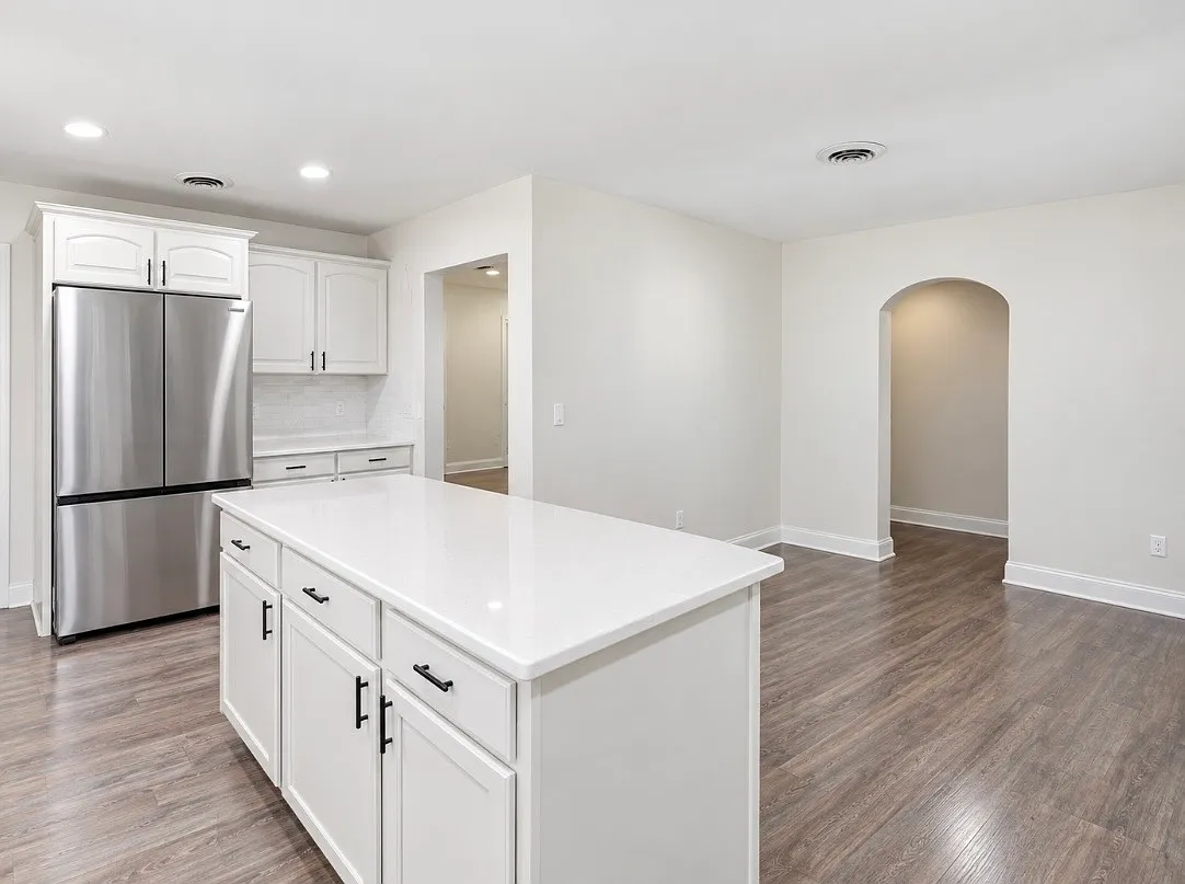 3 bed, 1.5 bath, 1535 sqft, $2,300 — Photo 2