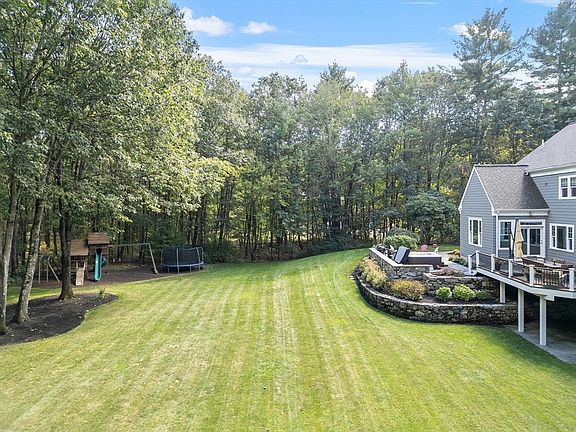5th image of 80 Daniels Ln
