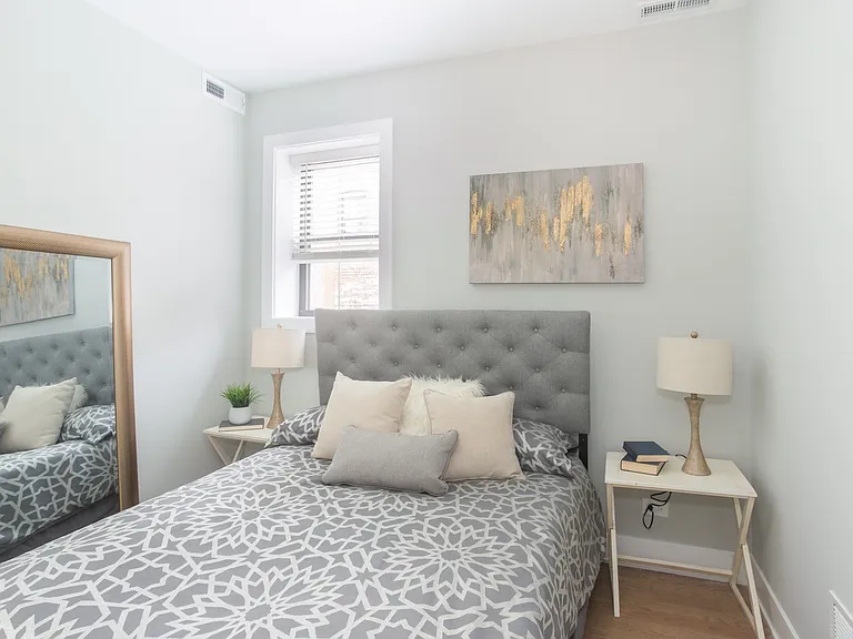 4409 1/2 N Seely Ave #3B — Photo 10