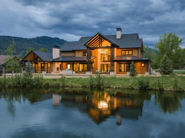 12 Alpenrose Ln, Sandpoint, ID 83864