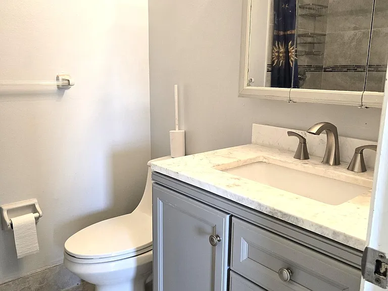 582 NW Sherbrooke Ave — Photo 10