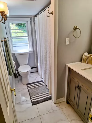 First bathroom with shower and tub. - 23 Cedar Valley Ln