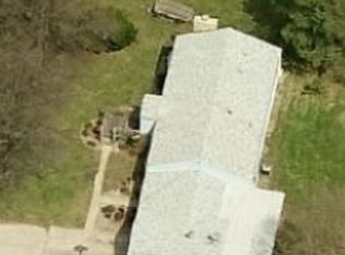 2765 N Center Point Rd, Cedar Rapids, IA 52411