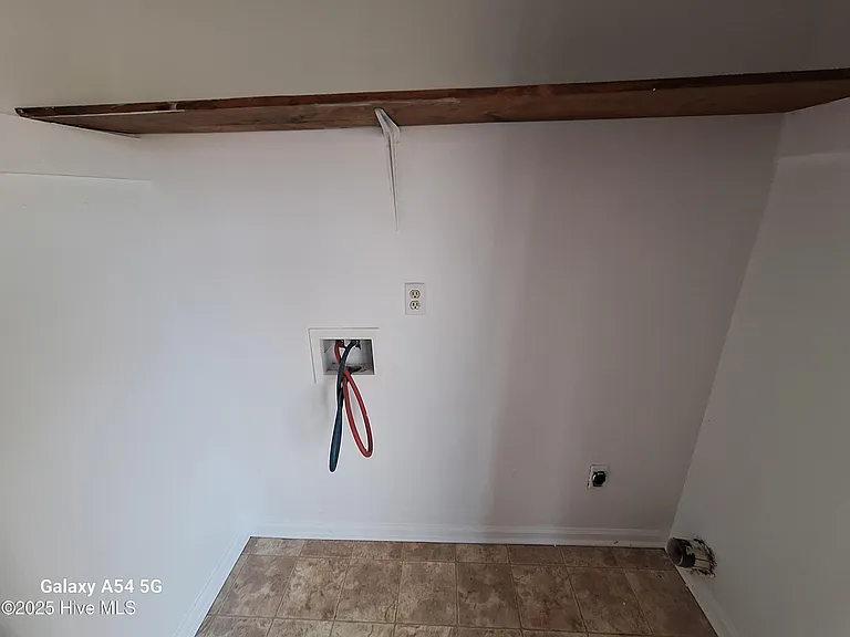 135 Twin Wood Dr — Photo 7
