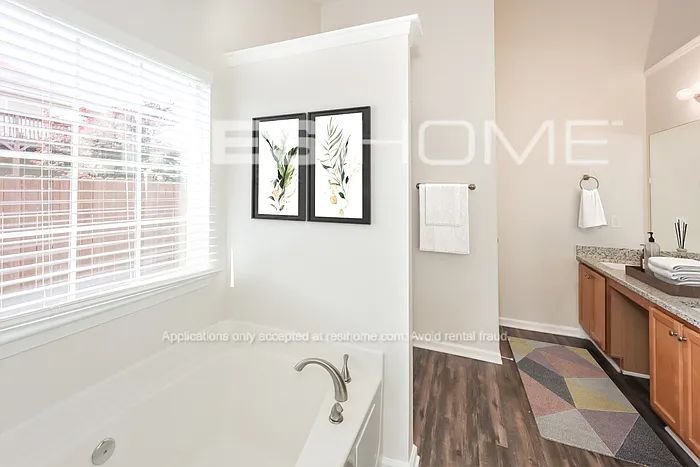 7558 Woodbine Pl — Photo 12