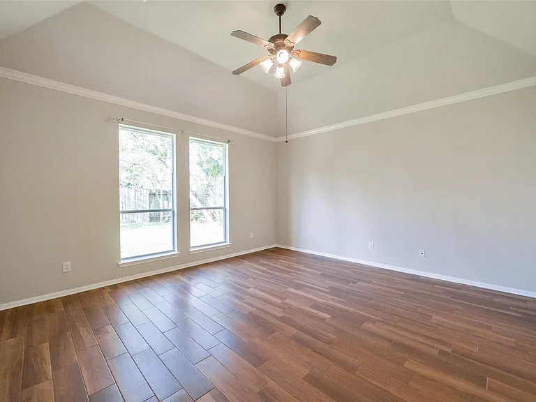 8811 Sun Haven Ln — Photo 16