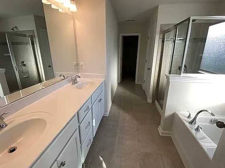 1048 Winnett Dr — Photo 6