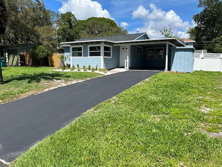 1006 Pelican Dr S — Photo 2