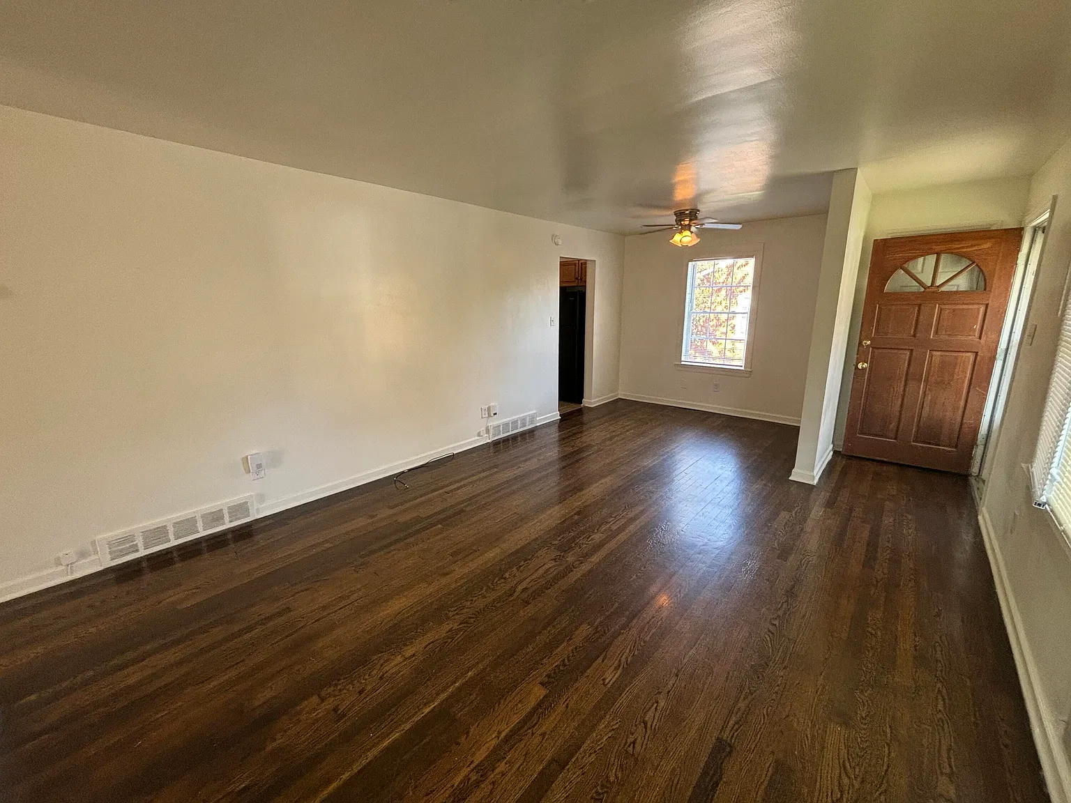 3 bed, 1.0 bath, 1000 sqft, $1,495 — Photo 3