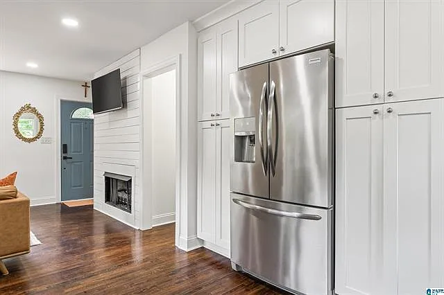 320 Willow Bend Rd — Photo 2