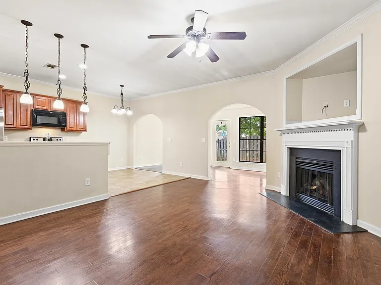 1951 Stephanie Ct — Photo 1