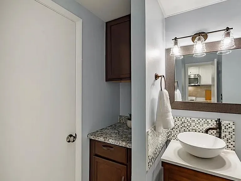 131 E Broad St #110 — Photo 8