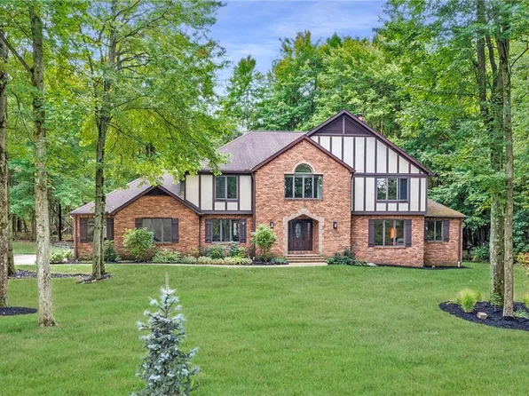 1320 Connecticut Woods Dr, Hudson, OH 44236