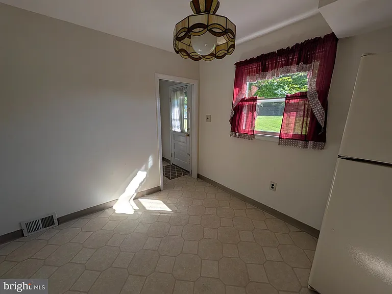 14 Westwood Cir — Photo 9
