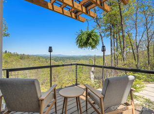 456 Bear Rock Loop Rd, Hendersonville, NC 28739