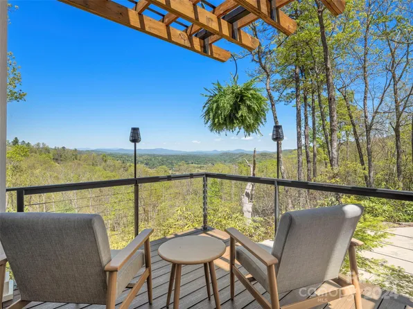 456 Bear Rock Loop Rd, Hendersonville, NC 28739