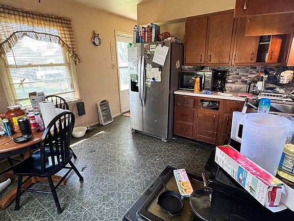 2nd image of 210 W Lincoln St