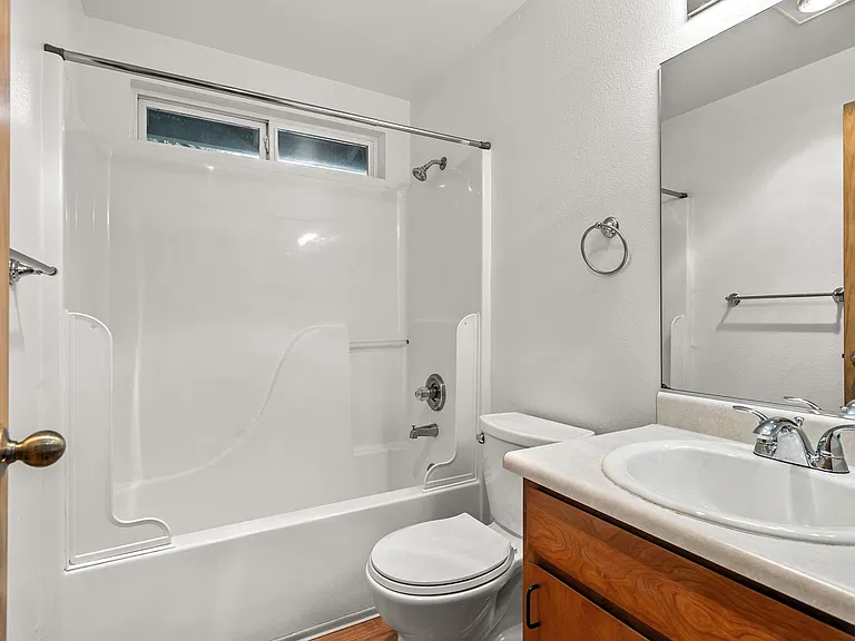 Talent Parkside Apartments — Photo 19