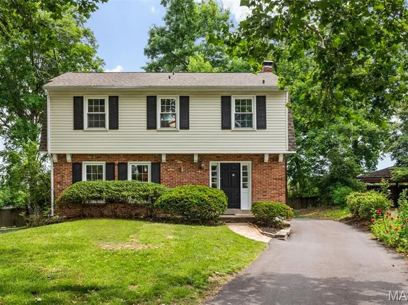 8562 Colonial Ln, Saint Louis, MO 63124