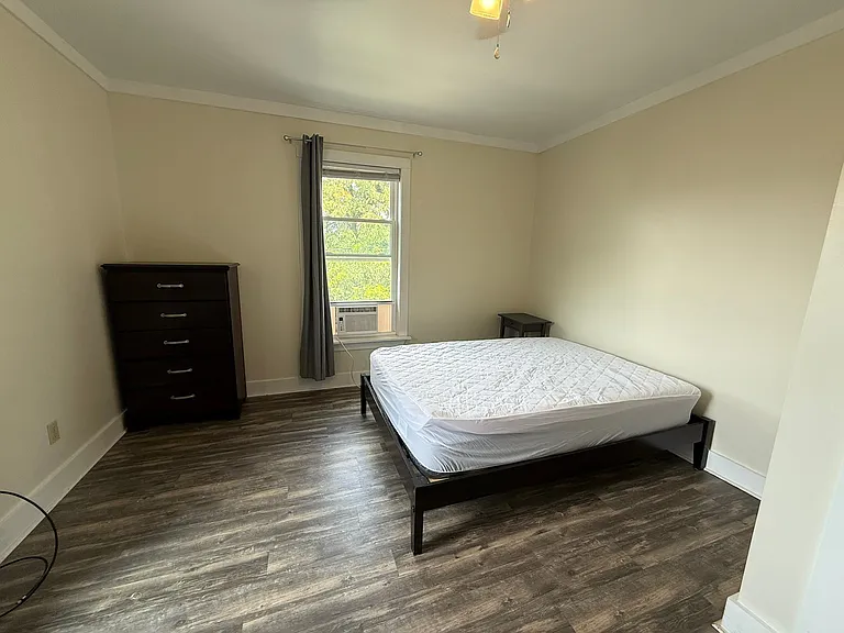 215 Prospect St — Photo 9