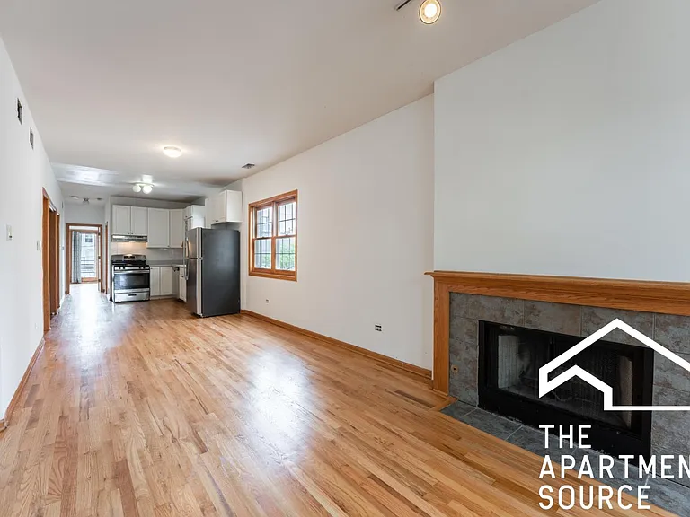 1945 W Crystal St #2 — Photo 3