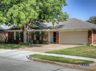 6449 Loma Vista Dr, Watauga, TX 76148