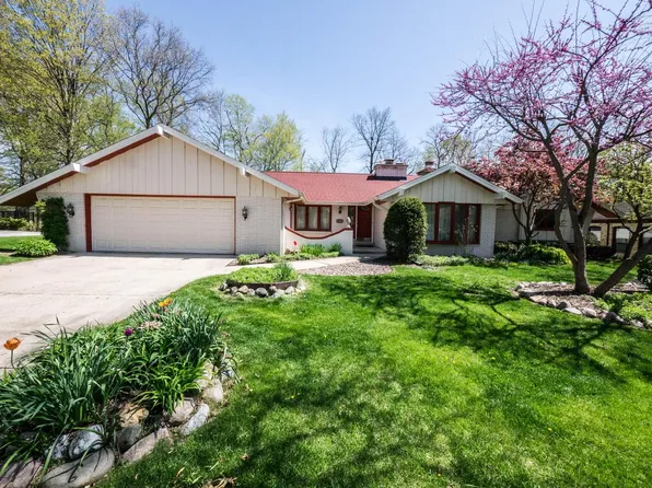 1870 West Woodbury LANE, Glendale, WI 53209