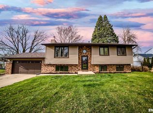 4587 Cheyenne Ave, Davenport, IA