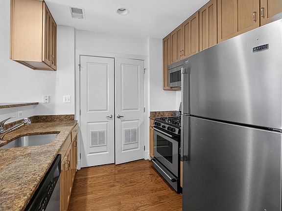 5th image of 1200 N Hartford St APT 309