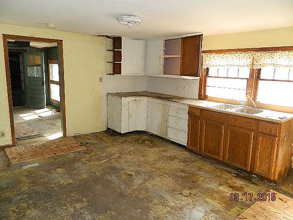 5th image of 1360 Zelda St