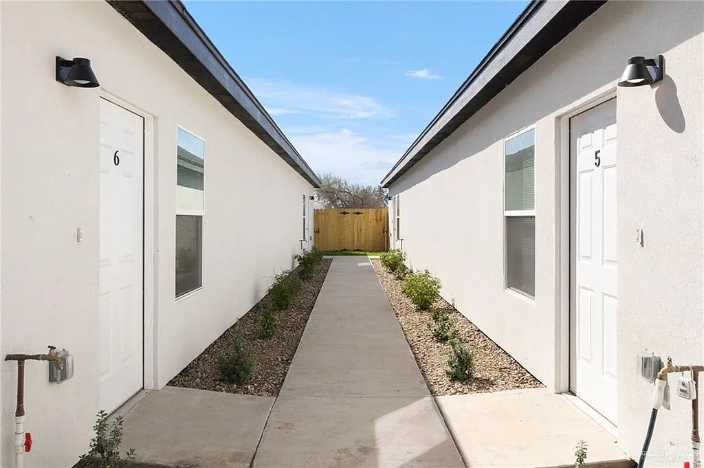 3 bed, 2.0 bath, 980 sqft, $1,400 — Photo 3