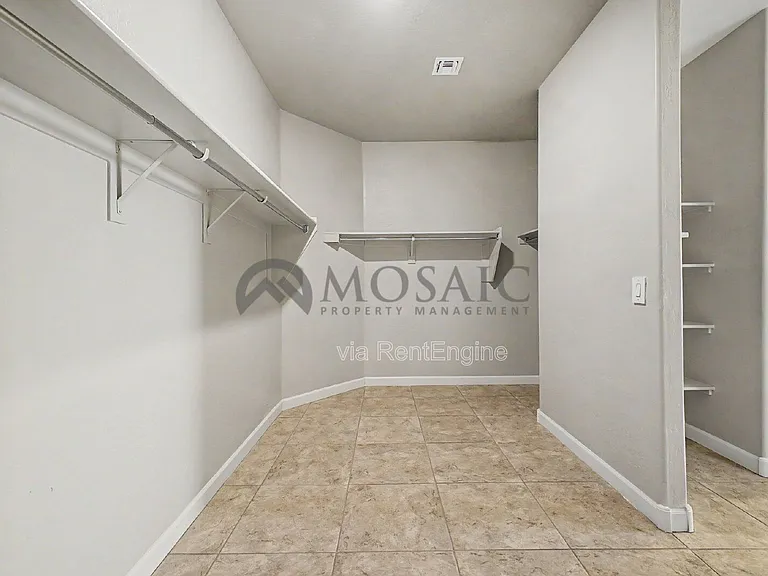 10617 S 54th Ln — Photo 14