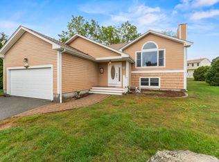 72 Ida Ln, Fall River, MA 02720