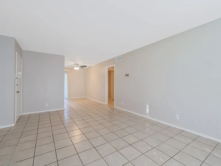 Barclay Apartments - ASK ABOUT OUR SPRING MOVE-IN SPECIAL TODAY! — Photo 33