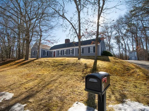 18 Laurel Ln, Forestdale, MA 02644