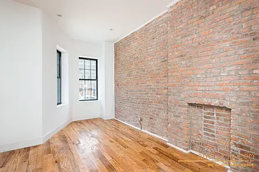 Rented by aptsandlofts.com