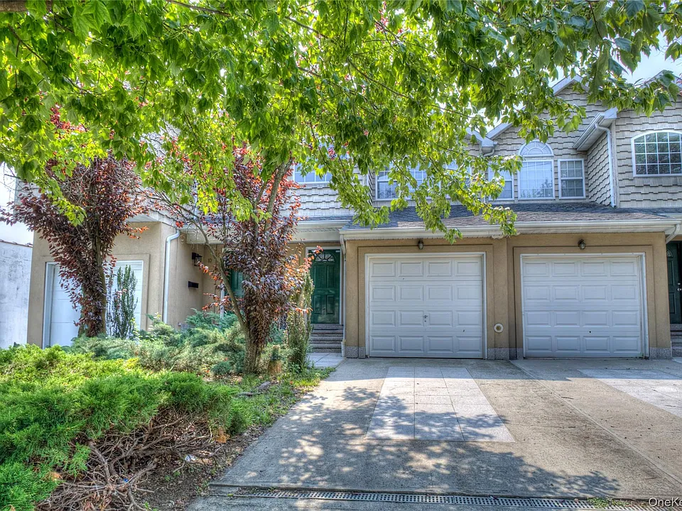 12 Yennicock Ave